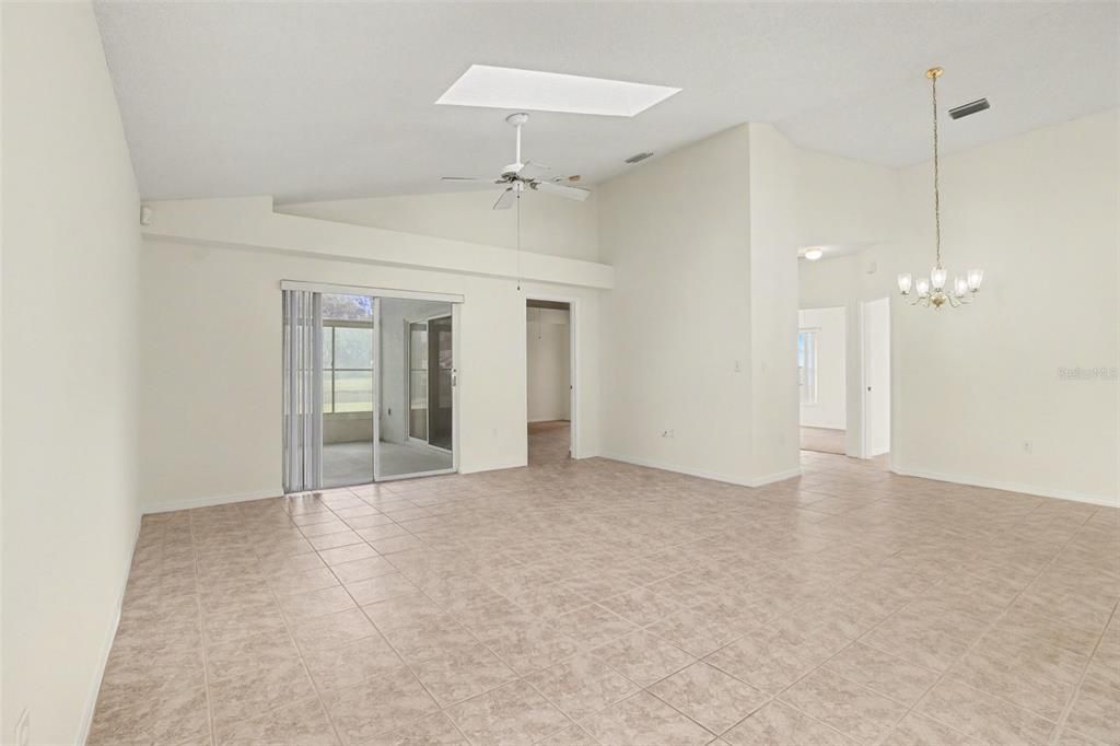 Activo con contrato: $290,000 (3 camas, 2 baños, 1252 Pies cuadrados)