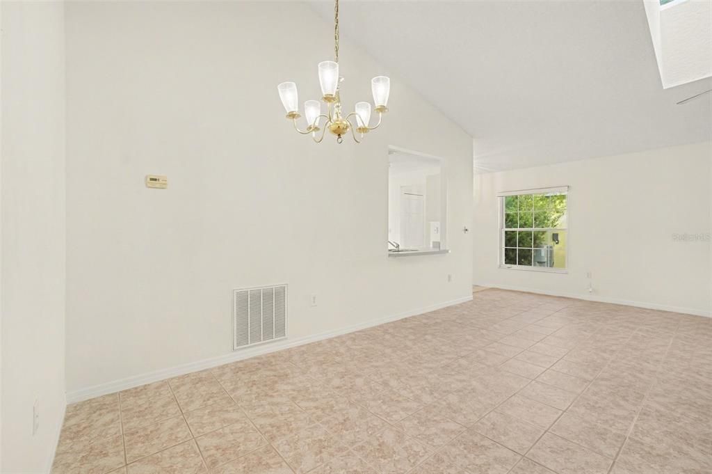 Activo con contrato: $290,000 (3 camas, 2 baños, 1252 Pies cuadrados)