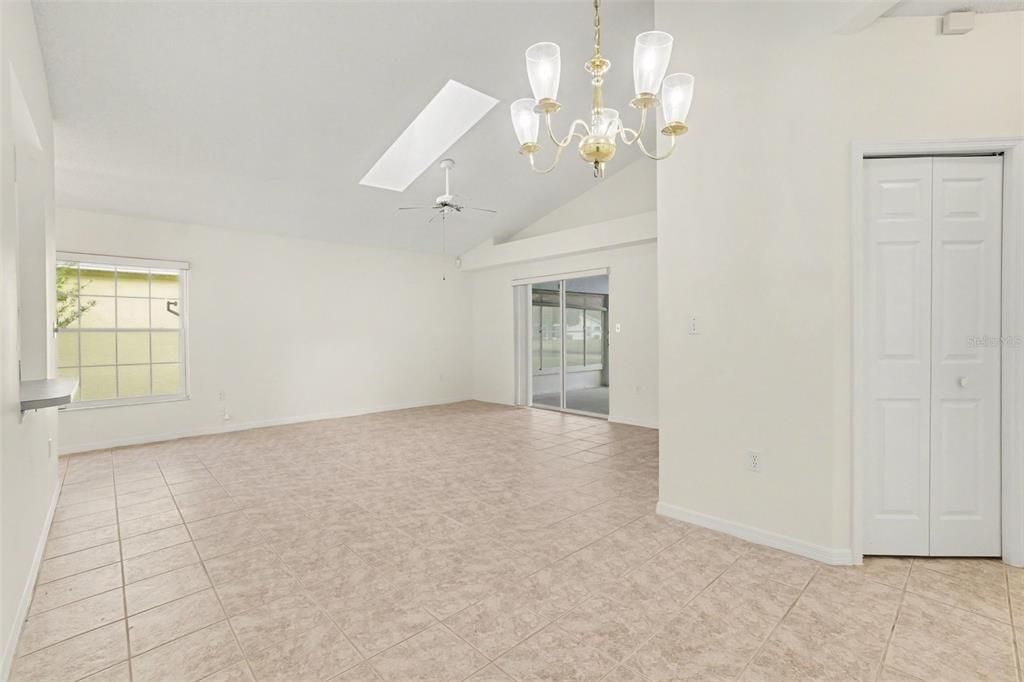 Activo con contrato: $290,000 (3 camas, 2 baños, 1252 Pies cuadrados)