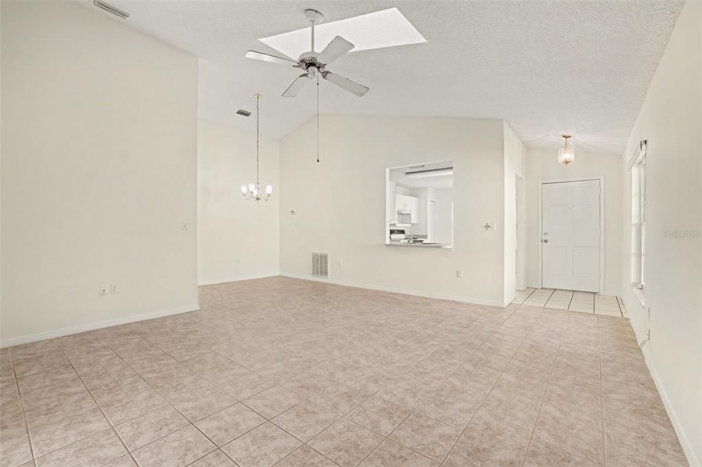 Activo con contrato: $290,000 (3 camas, 2 baños, 1252 Pies cuadrados)