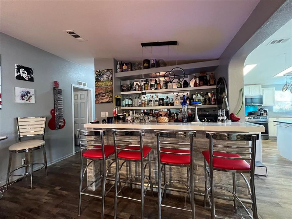 En Venta: $369,900 (4 camas, 2 baños, 2094 Pies cuadrados)