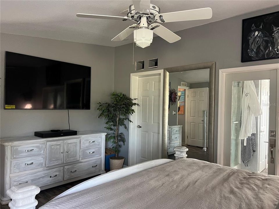 En Venta: $369,900 (4 camas, 2 baños, 2094 Pies cuadrados)