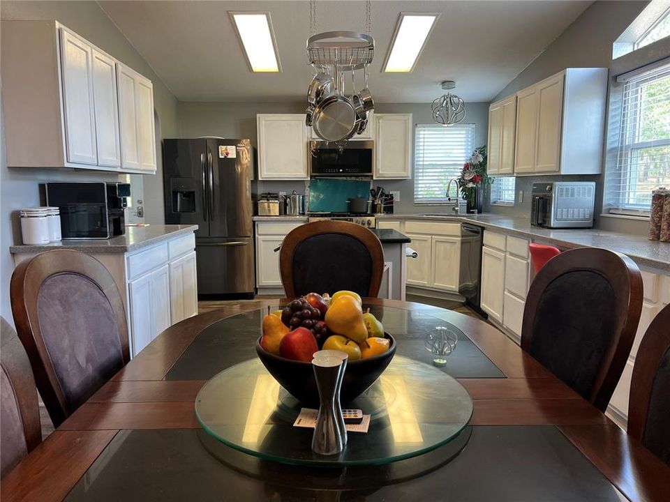 En Venta: $369,900 (4 camas, 2 baños, 2094 Pies cuadrados)