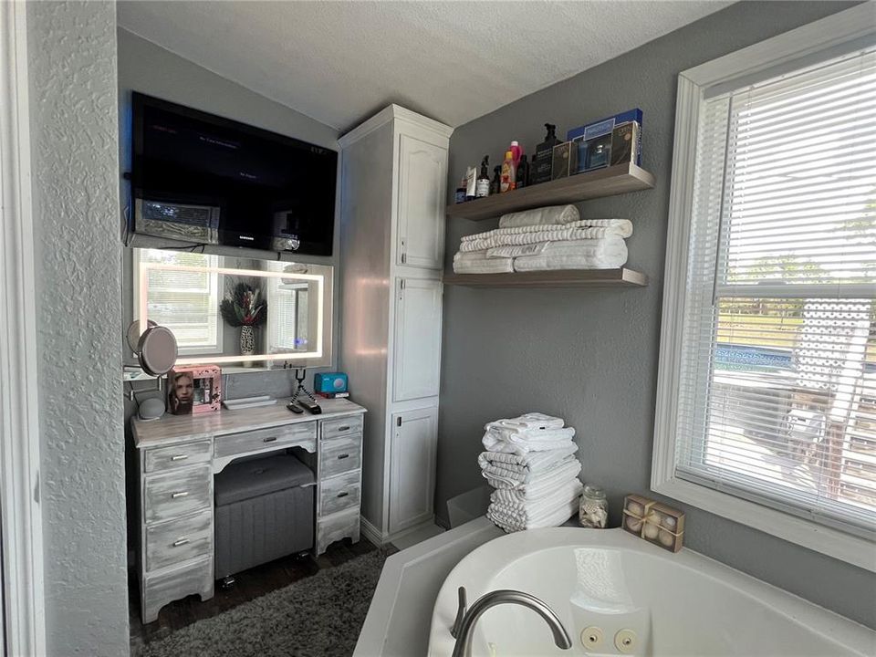 En Venta: $369,900 (4 camas, 2 baños, 2094 Pies cuadrados)