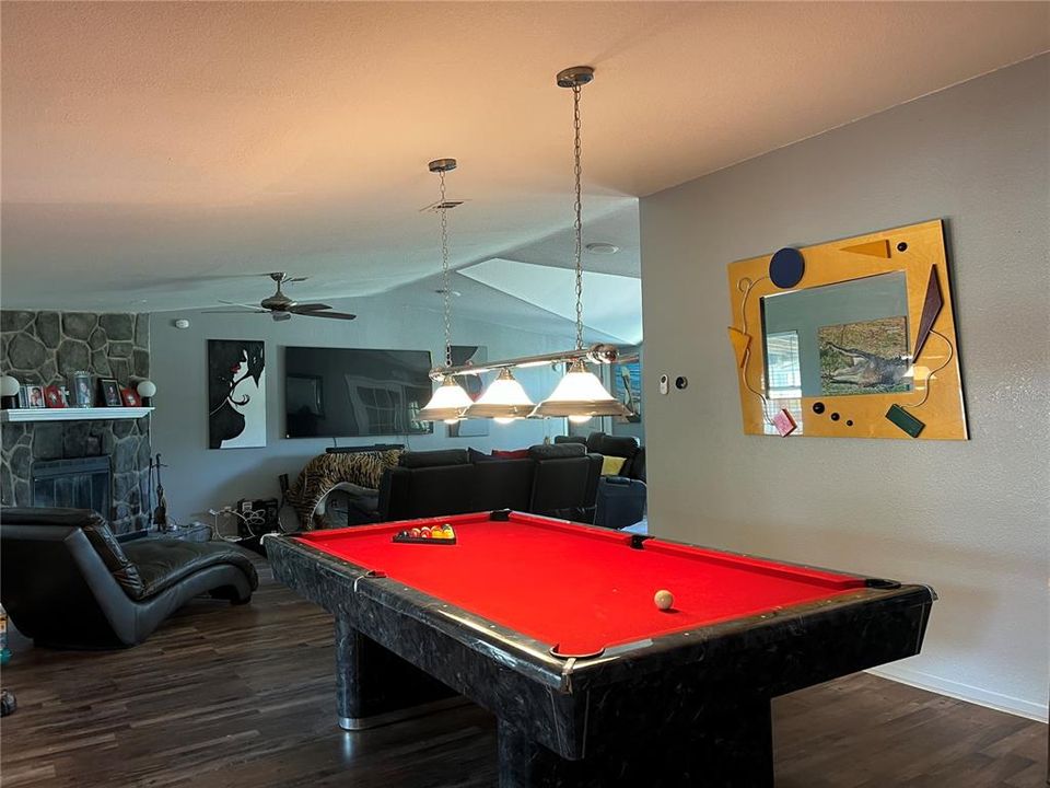 En Venta: $369,900 (4 camas, 2 baños, 2094 Pies cuadrados)