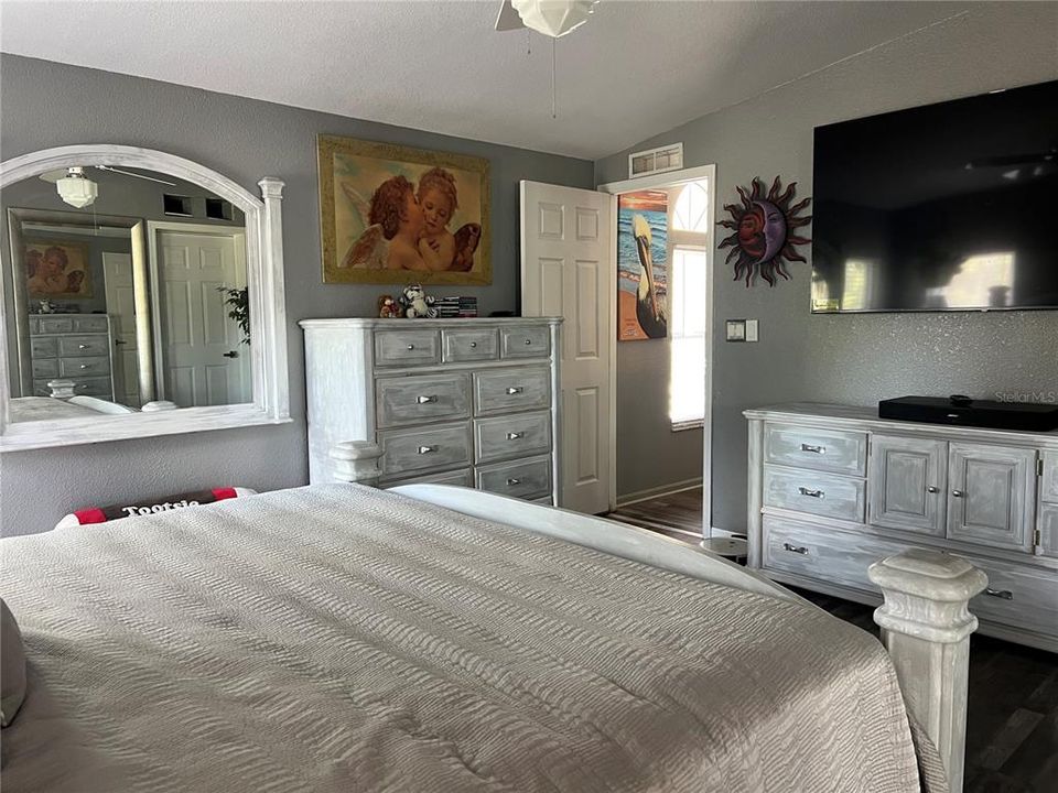 En Venta: $369,900 (4 camas, 2 baños, 2094 Pies cuadrados)