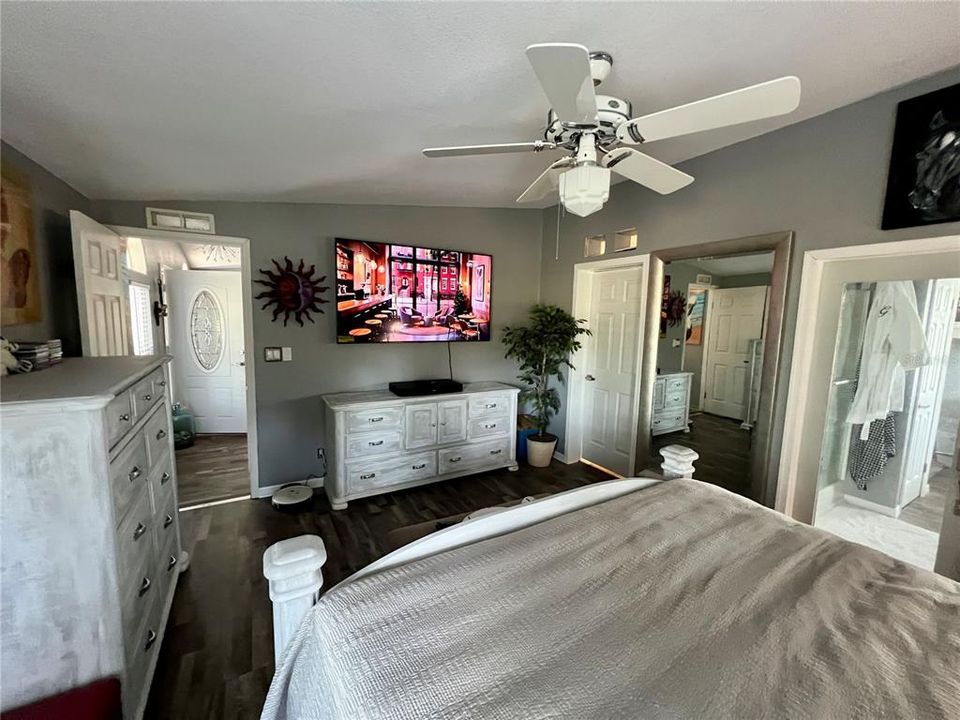 En Venta: $369,900 (4 camas, 2 baños, 2094 Pies cuadrados)