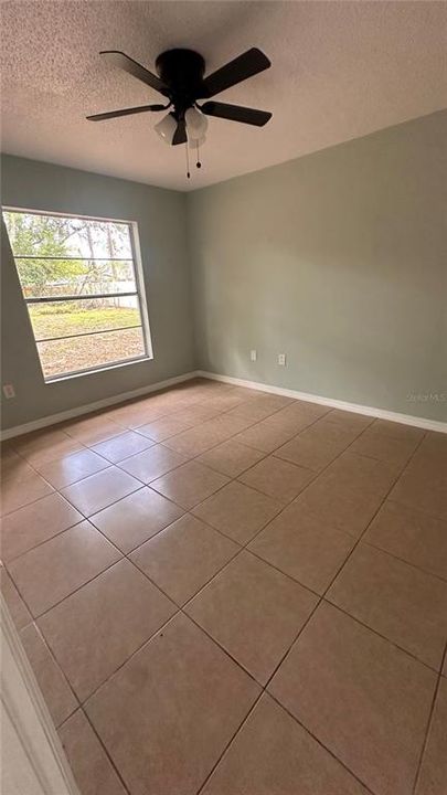 Под контрактом: $195,000 (4 спален, 1 ванн, 1204 Квадратных фут)