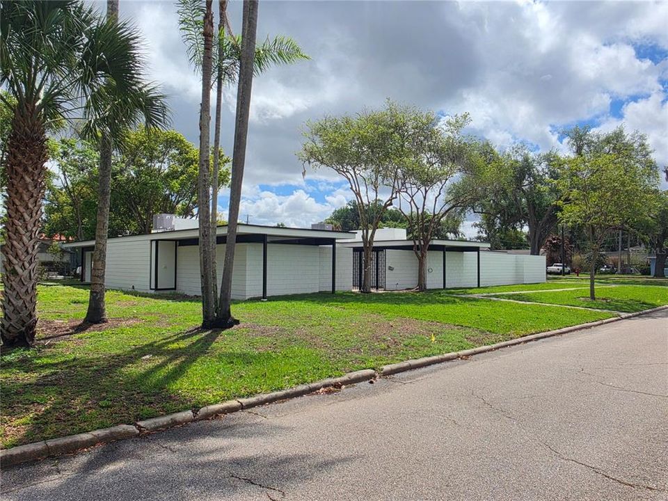 For Sale: $799,000 (3 beds, 2 baths, 2973 Square Feet)