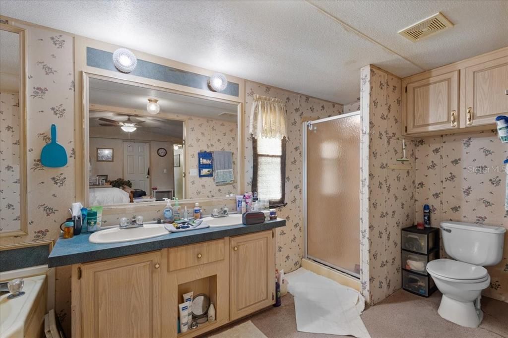 На продажу: $239,900 (2 спален, 2 ванн, 1200 Квадратных фут)
