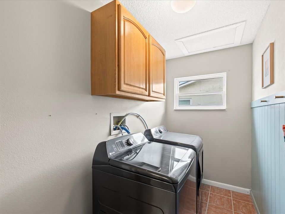 For Sale: $320,000 (3 beds, 2 baths, 1487 Square Feet)