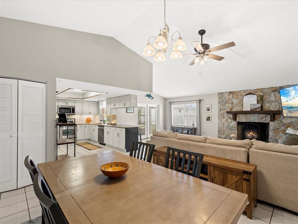 For Sale: $320,000 (3 beds, 2 baths, 1487 Square Feet)