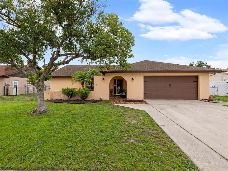 For Sale: $320,000 (3 beds, 2 baths, 1487 Square Feet)