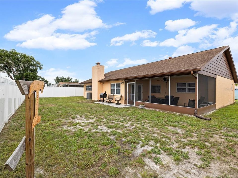 For Sale: $320,000 (3 beds, 2 baths, 1487 Square Feet)