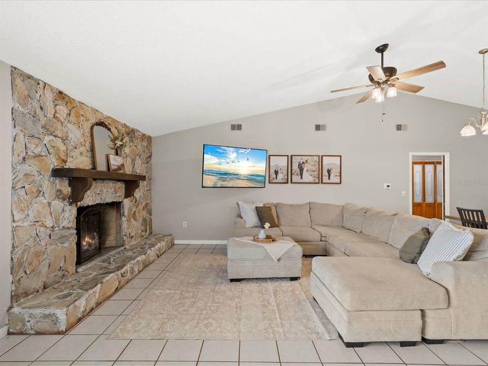 For Sale: $320,000 (3 beds, 2 baths, 1487 Square Feet)