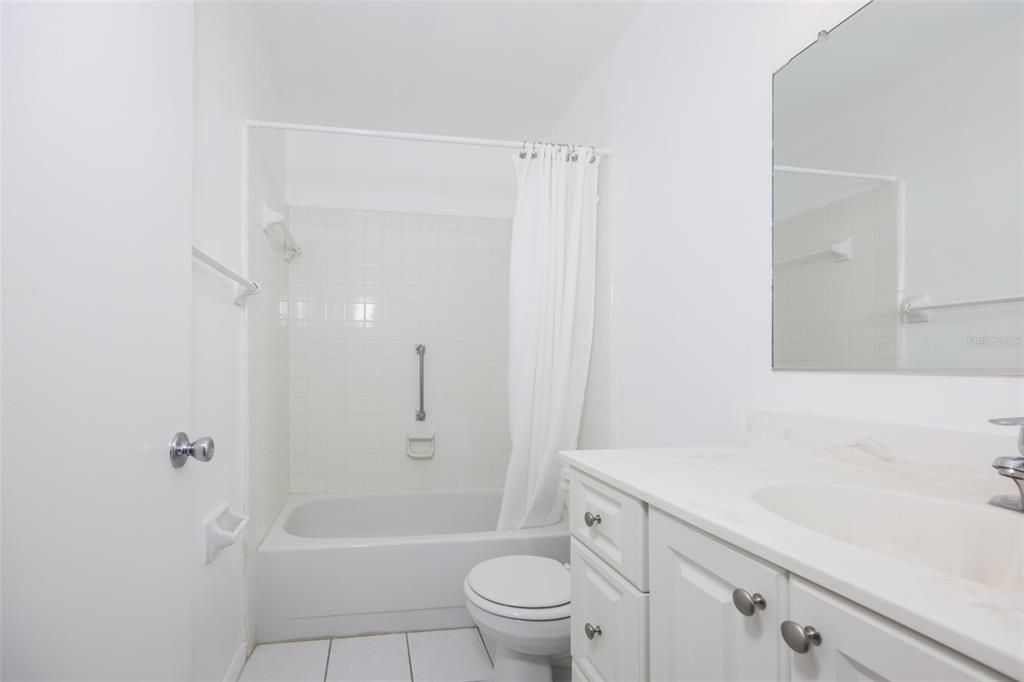 Activo con contrato: $119,900 (2 camas, 2 baños, 960 Pies cuadrados)