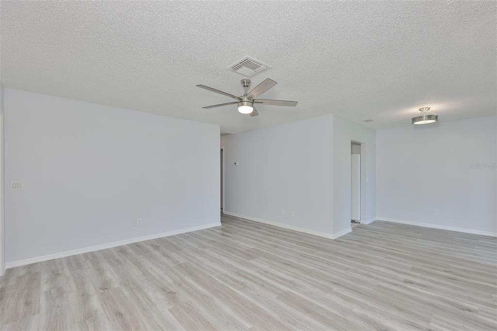 Activo con contrato: $119,900 (2 camas, 2 baños, 960 Pies cuadrados)