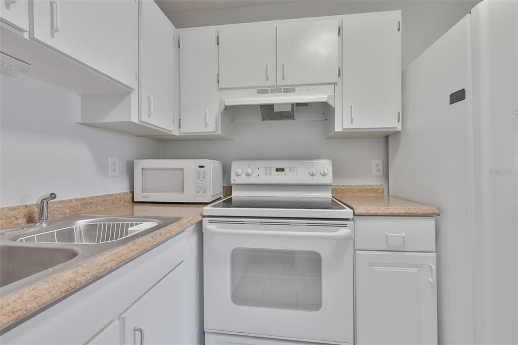 Activo con contrato: $119,900 (2 camas, 2 baños, 960 Pies cuadrados)
