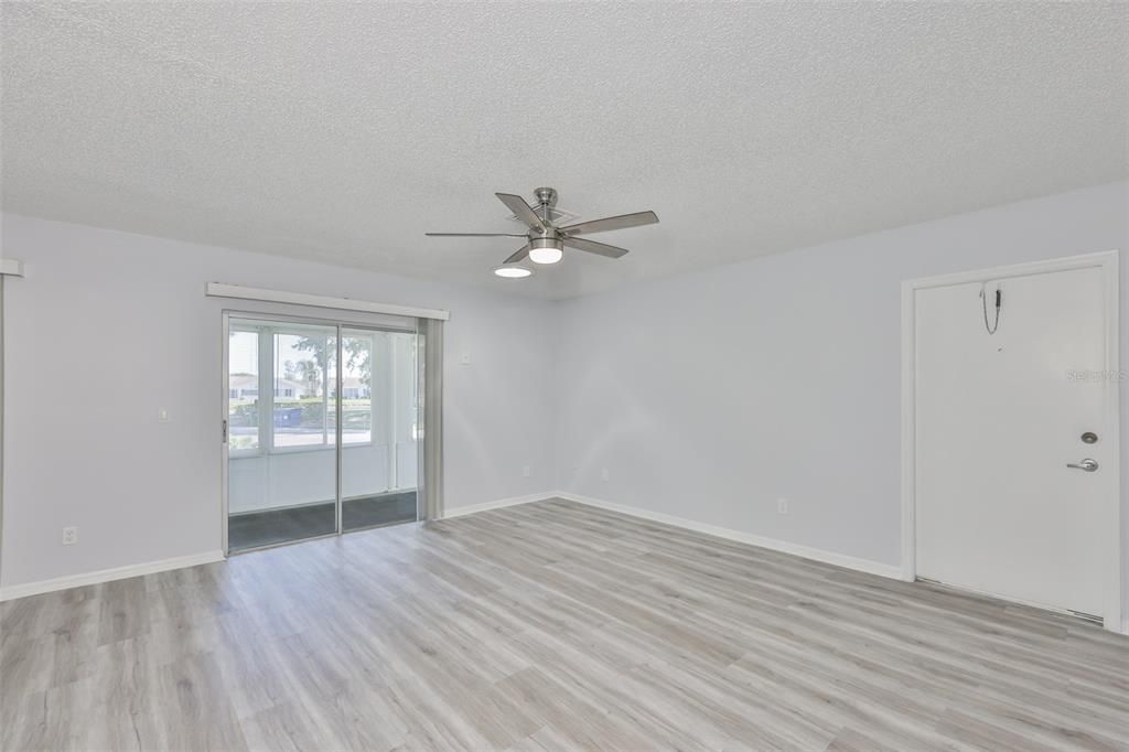 Activo con contrato: $119,900 (2 camas, 2 baños, 960 Pies cuadrados)