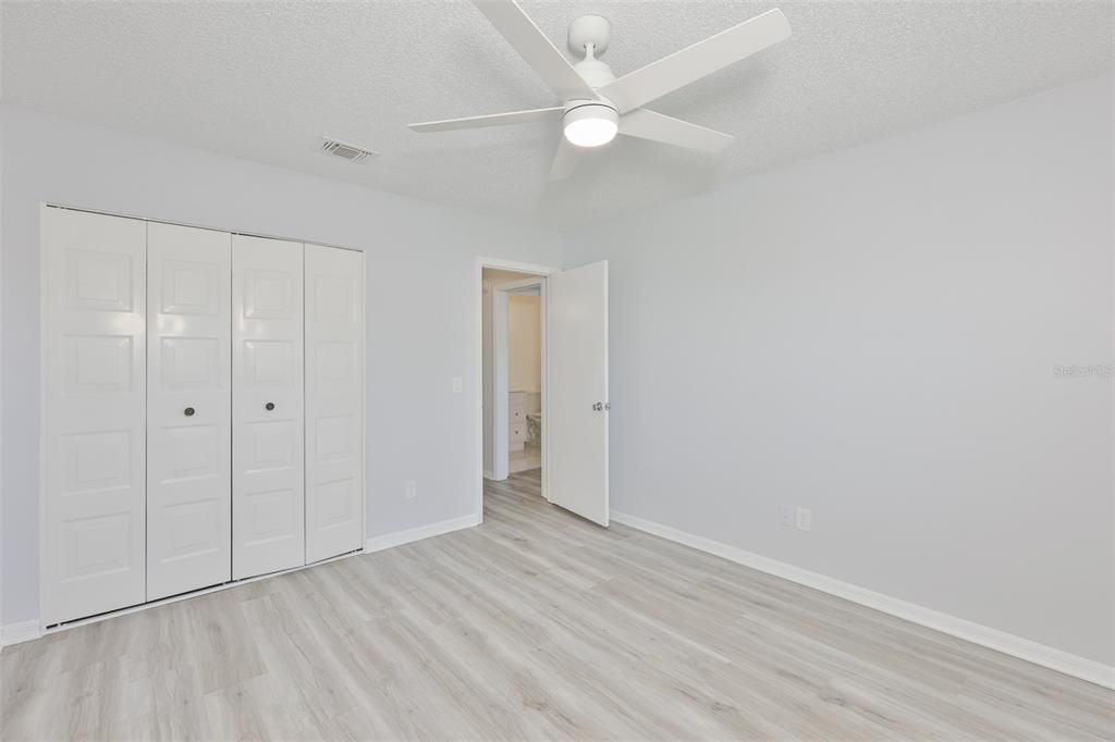 Activo con contrato: $119,900 (2 camas, 2 baños, 960 Pies cuadrados)