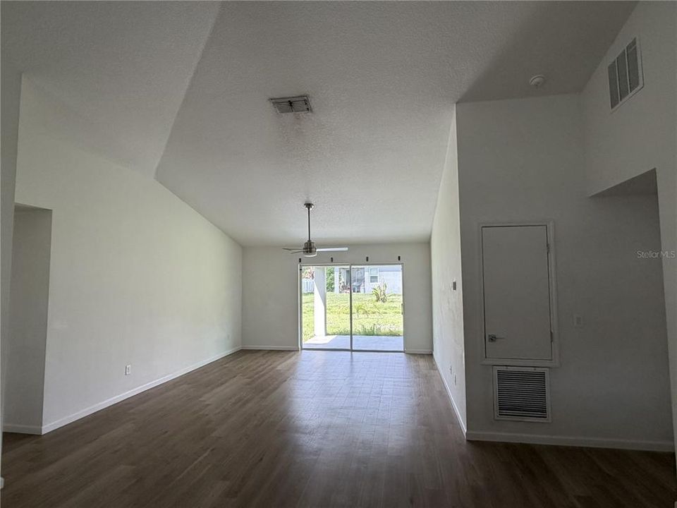 Activo con contrato: $275,000 (3 camas, 2 baños, 1500 Pies cuadrados)
