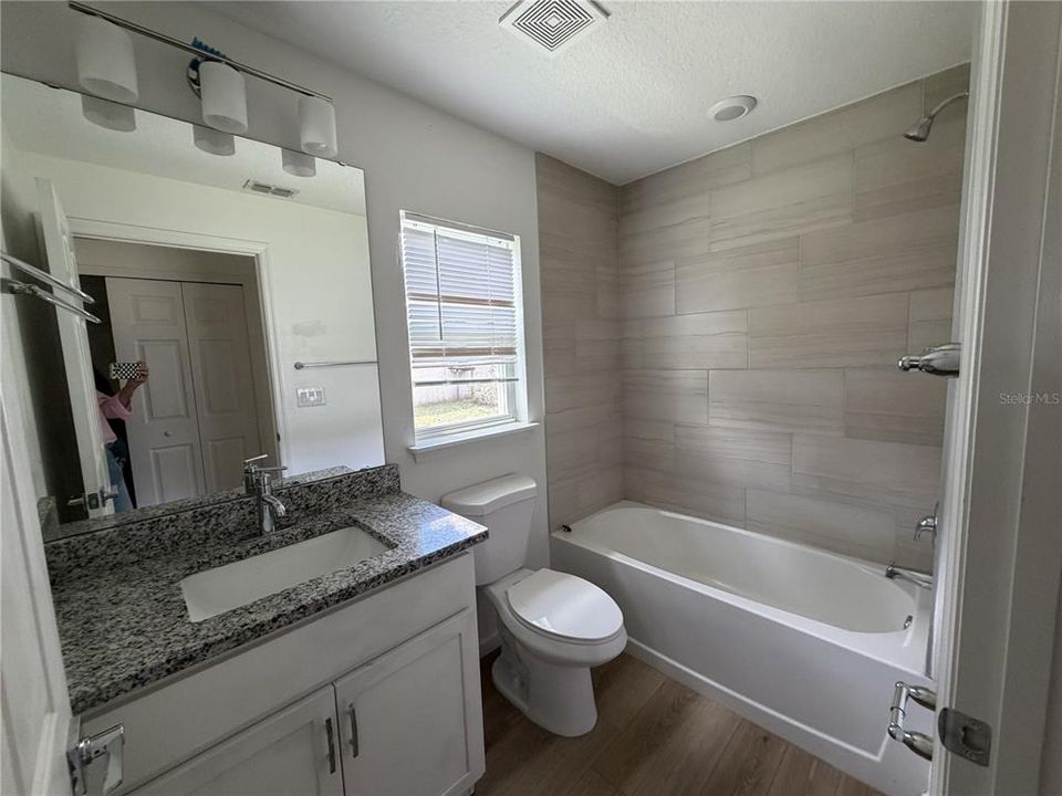 Activo con contrato: $275,000 (3 camas, 2 baños, 1500 Pies cuadrados)