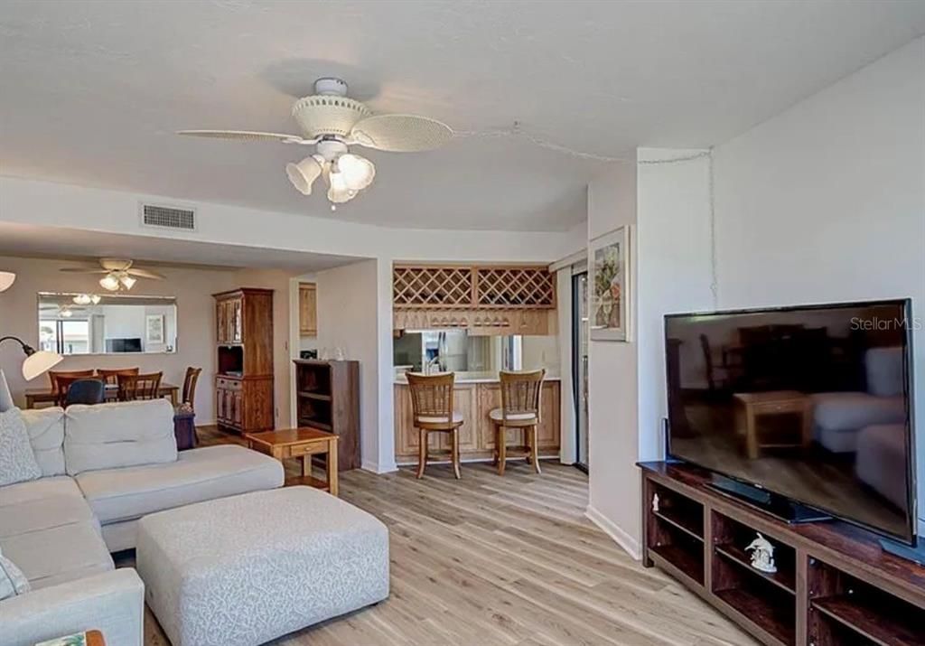 Activo con contrato: $138,000 (1 camas, 1 baños, 1076 Pies cuadrados)