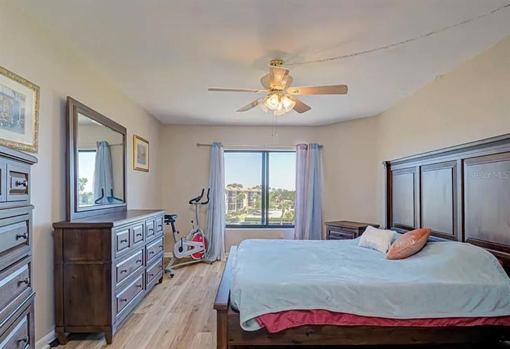 Activo con contrato: $138,000 (1 camas, 1 baños, 1076 Pies cuadrados)