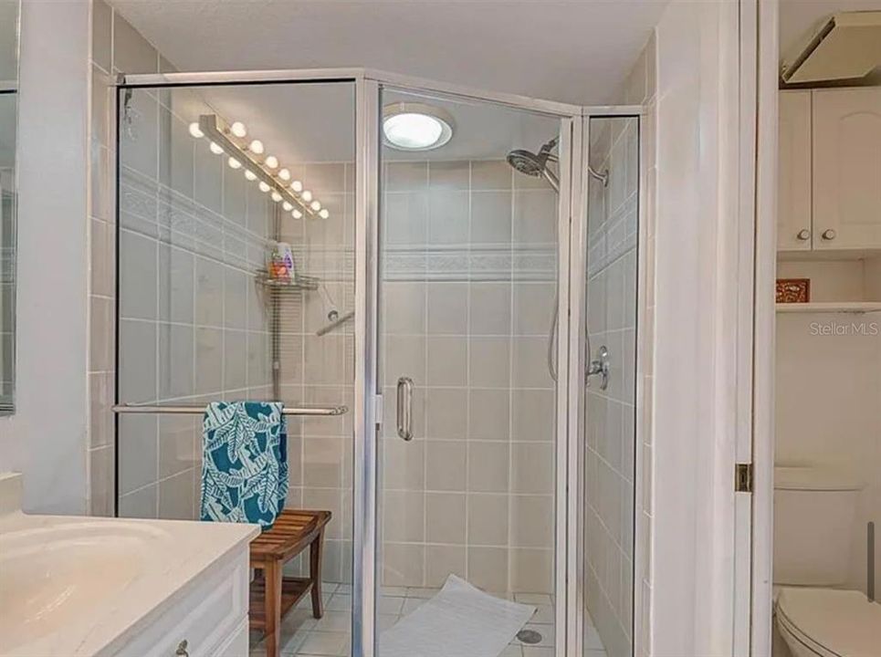 Activo con contrato: $138,000 (1 camas, 1 baños, 1076 Pies cuadrados)