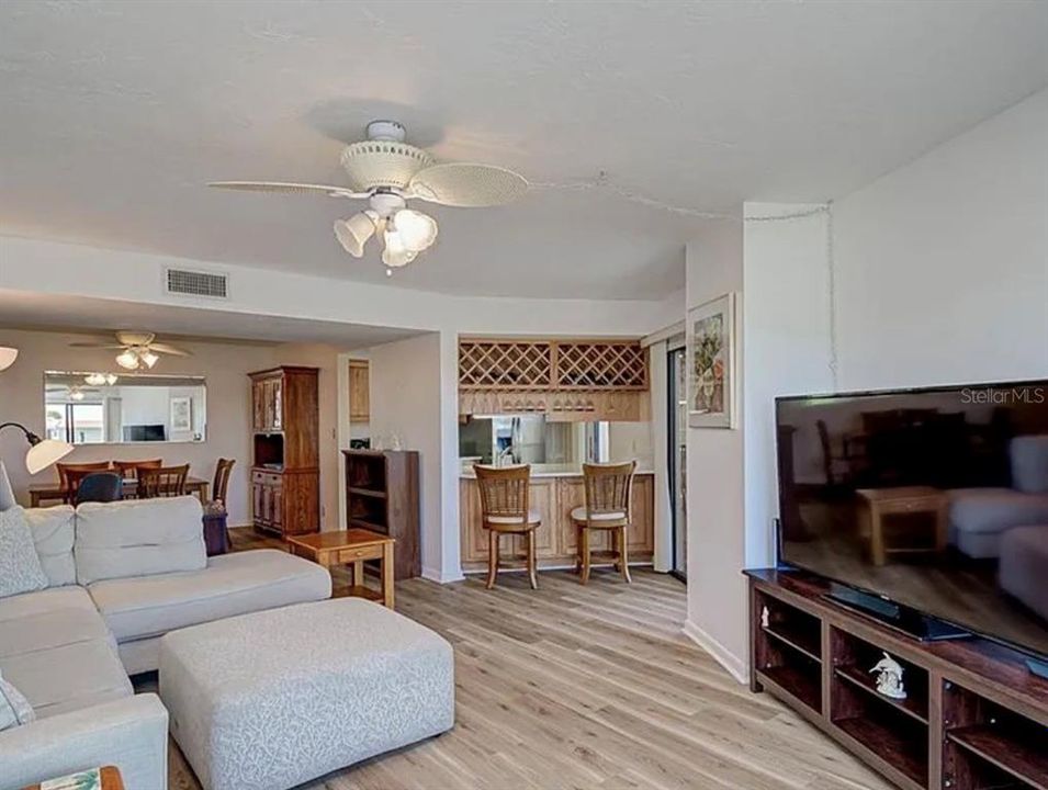 Activo con contrato: $138,000 (1 camas, 1 baños, 1076 Pies cuadrados)
