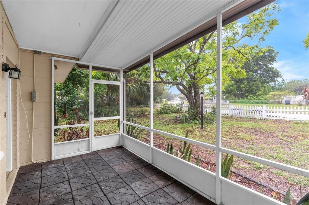 En Venta: $243,000 (3 camas, 2 baños, 1169 Pies cuadrados)