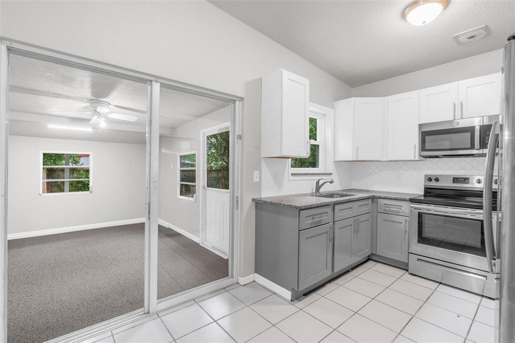 En Venta: $243,000 (3 camas, 2 baños, 1169 Pies cuadrados)