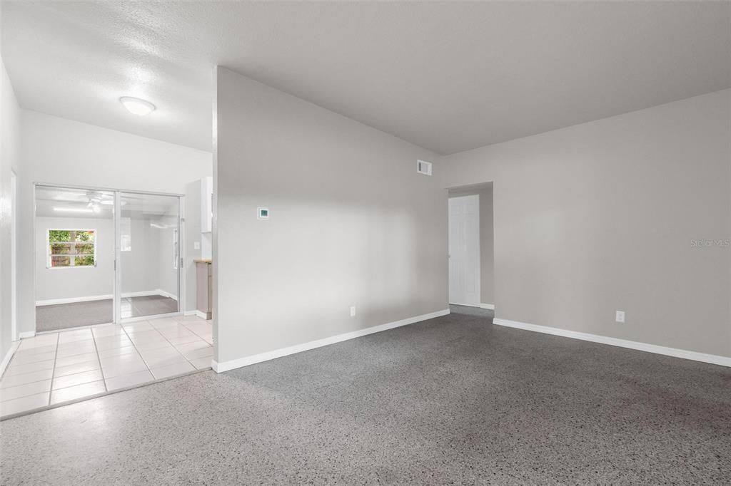 En Venta: $243,000 (3 camas, 2 baños, 1169 Pies cuadrados)