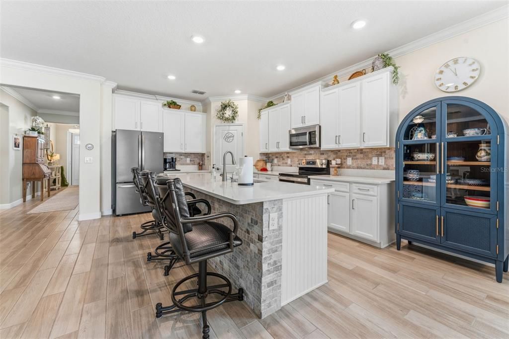 Active With Contract: $2,750 (2 beds, 2 baths, 1968 Square Feet)