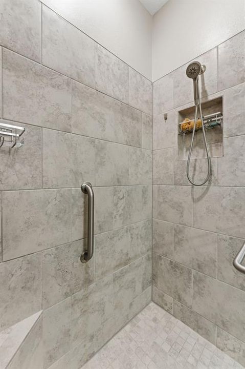 Active With Contract: $2,750 (2 beds, 2 baths, 1968 Square Feet)