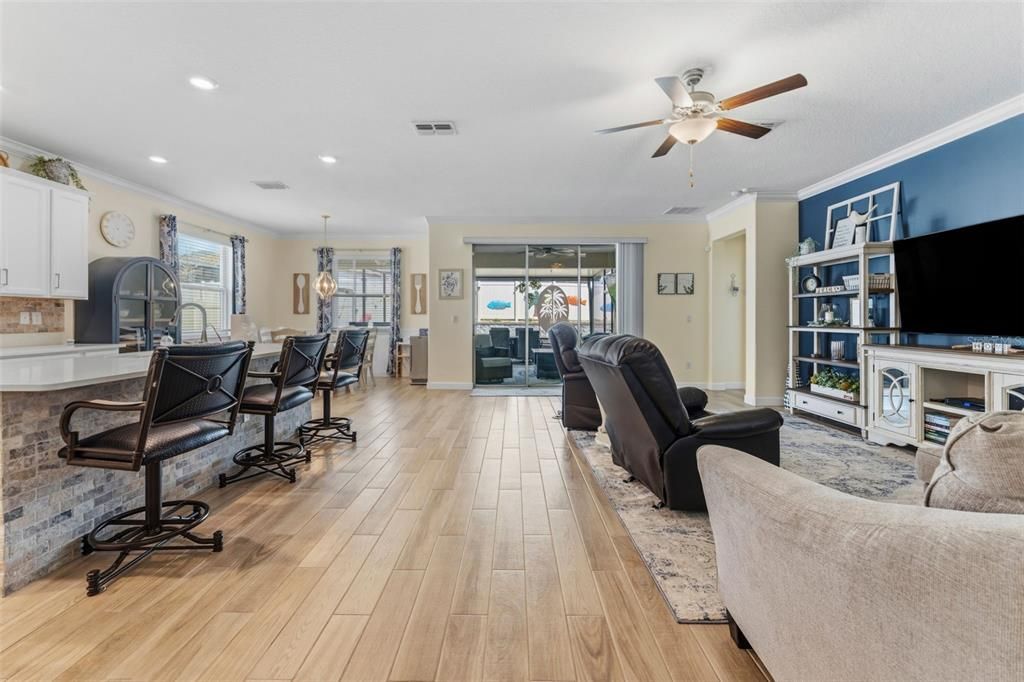 Active With Contract: $2,750 (2 beds, 2 baths, 1968 Square Feet)