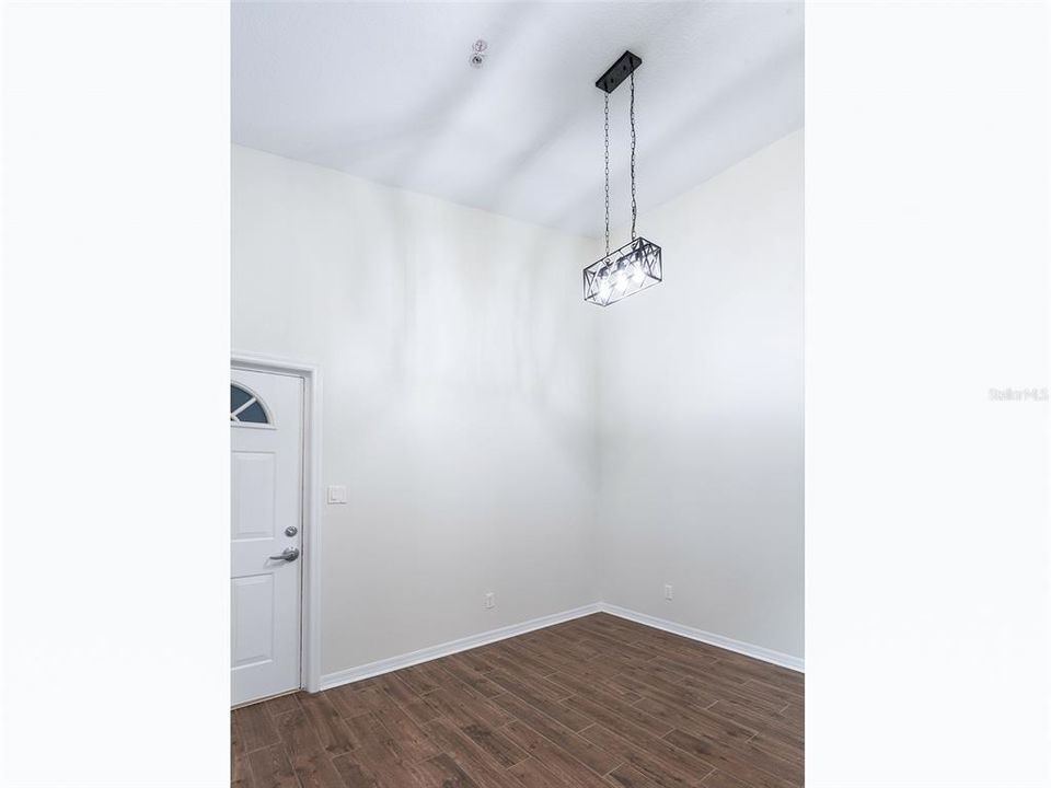 For Rent: $1,600 (2 beds, 2 baths, 1600 Square Feet)