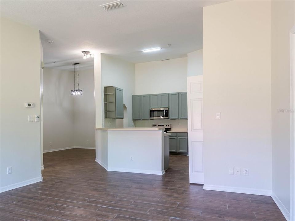 For Rent: $1,600 (2 beds, 2 baths, 1600 Square Feet)