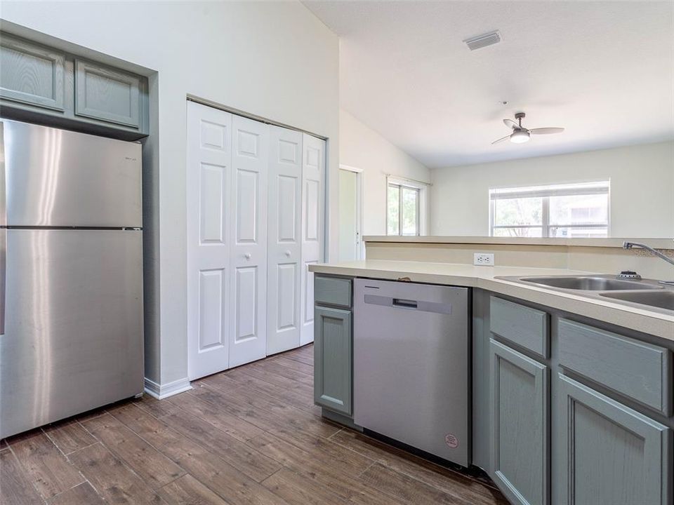 For Rent: $1,600 (2 beds, 2 baths, 1600 Square Feet)