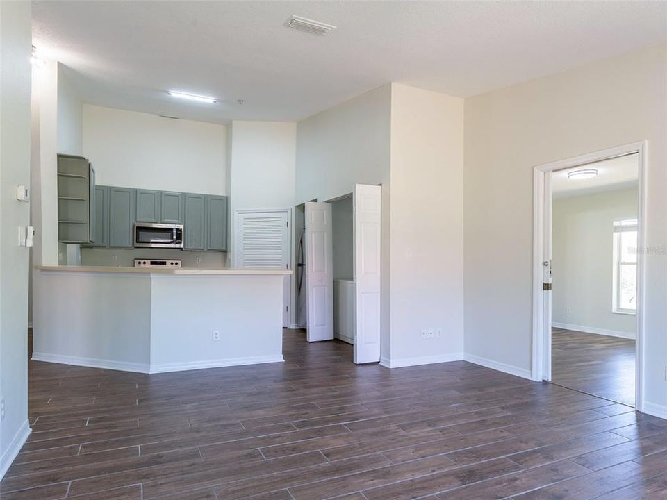 For Rent: $1,600 (2 beds, 2 baths, 1600 Square Feet)