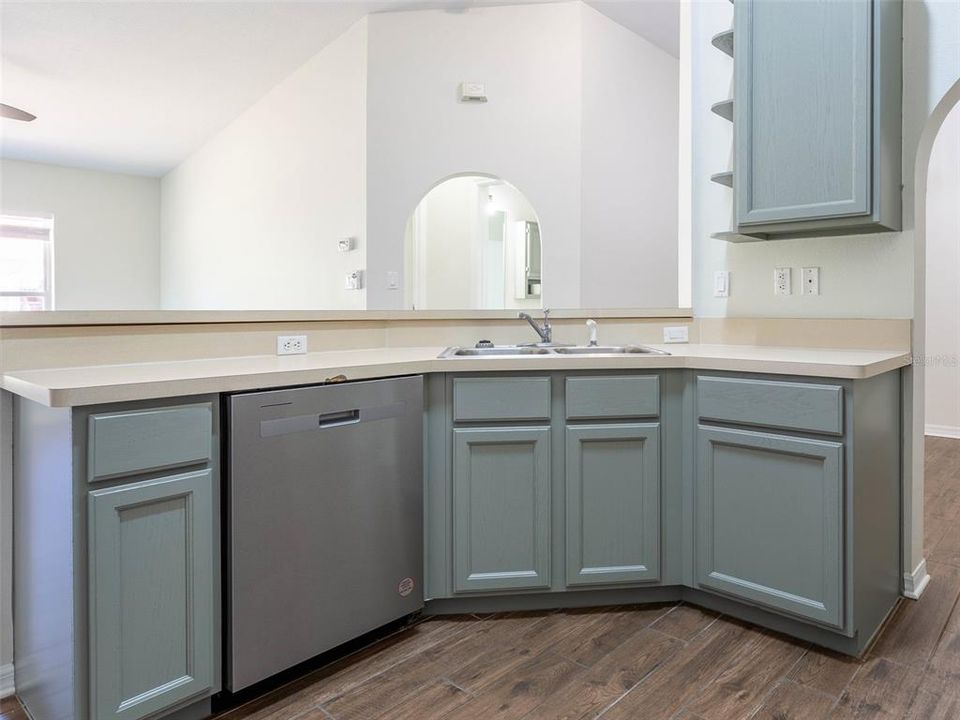For Rent: $1,600 (2 beds, 2 baths, 1600 Square Feet)