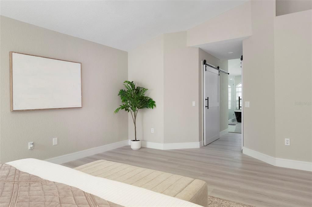 Activo con contrato: $550,000 (5 camas, 3 baños, 3033 Pies cuadrados)