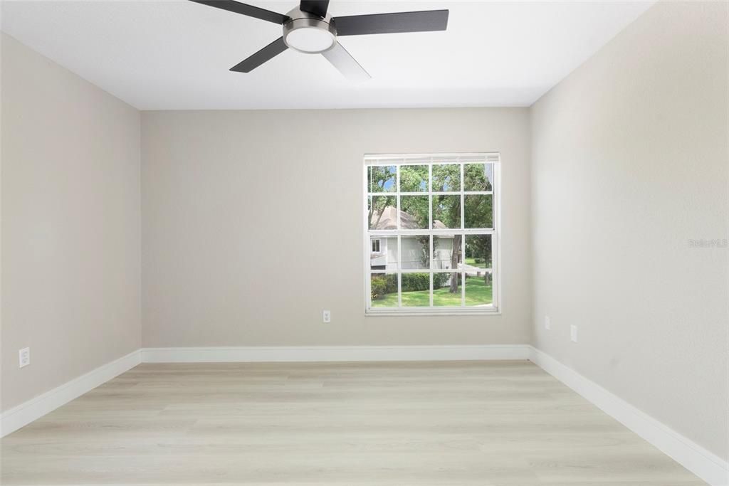 Activo con contrato: $550,000 (5 camas, 3 baños, 3033 Pies cuadrados)
