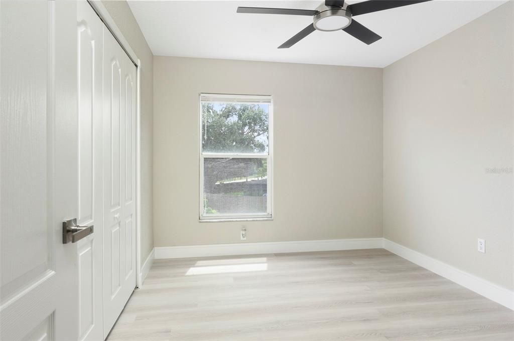 Activo con contrato: $550,000 (5 camas, 3 baños, 3033 Pies cuadrados)
