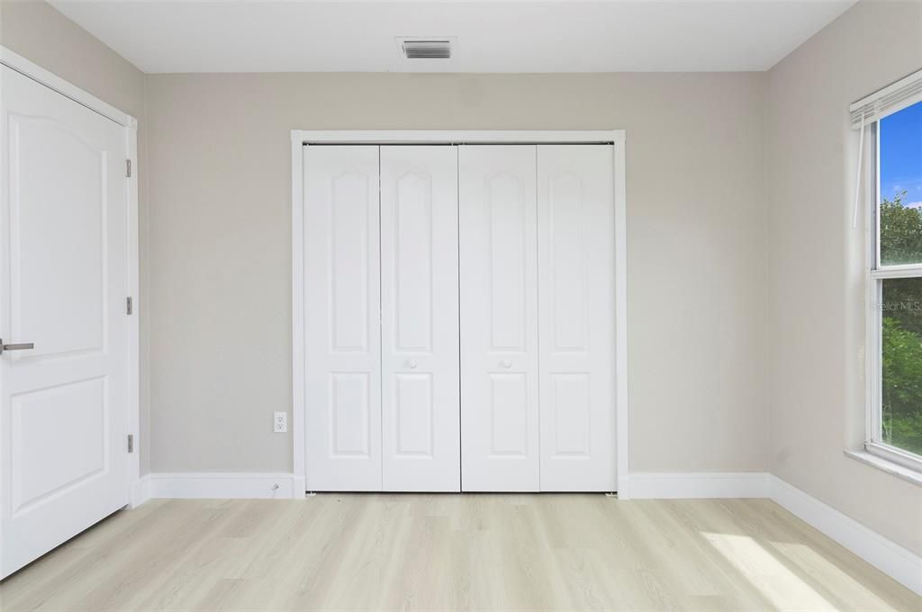 Activo con contrato: $550,000 (5 camas, 3 baños, 3033 Pies cuadrados)