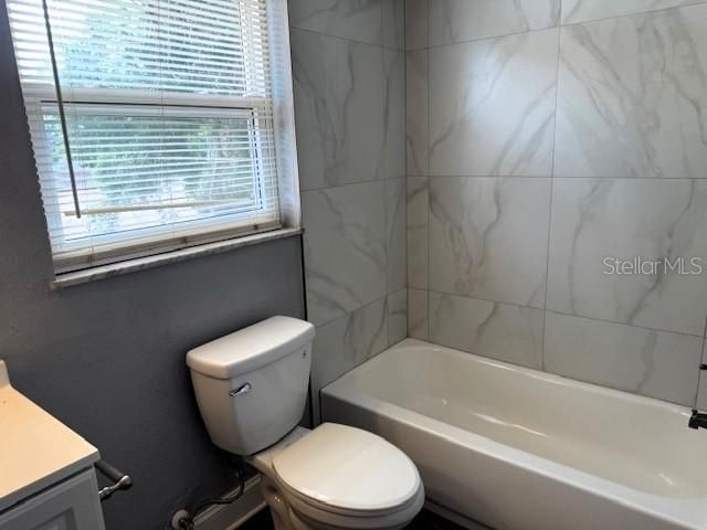 В аренду: $2,200 (4 спален, 2 ванн, 814 Квадратных фут)