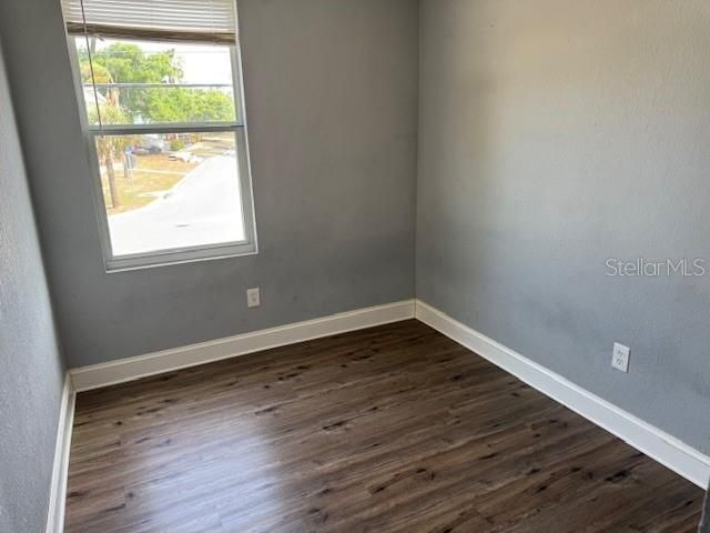 В аренду: $2,200 (4 спален, 2 ванн, 814 Квадратных фут)