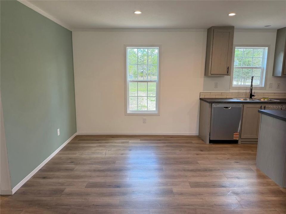 На продажу: $249,900 (3 спален, 2 ванн, 1493 Квадратных фут)