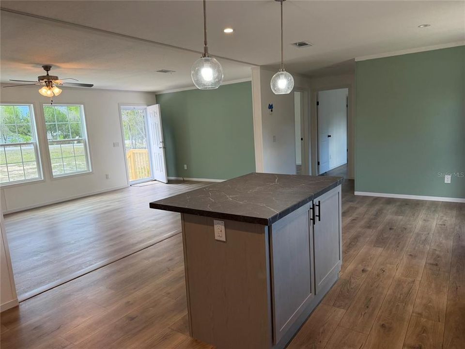 На продажу: $249,900 (3 спален, 2 ванн, 1493 Квадратных фут)