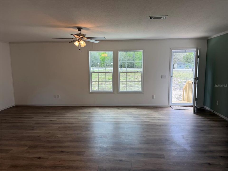 На продажу: $249,900 (3 спален, 2 ванн, 1493 Квадратных фут)